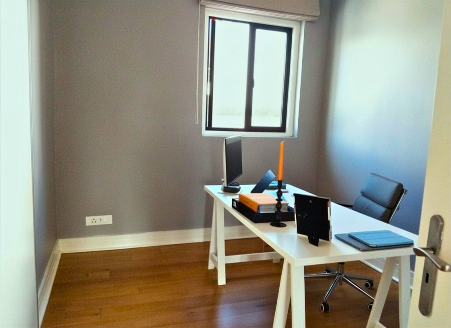 To Let 2 Bedroom Property for Rent in Green Point Western Cape